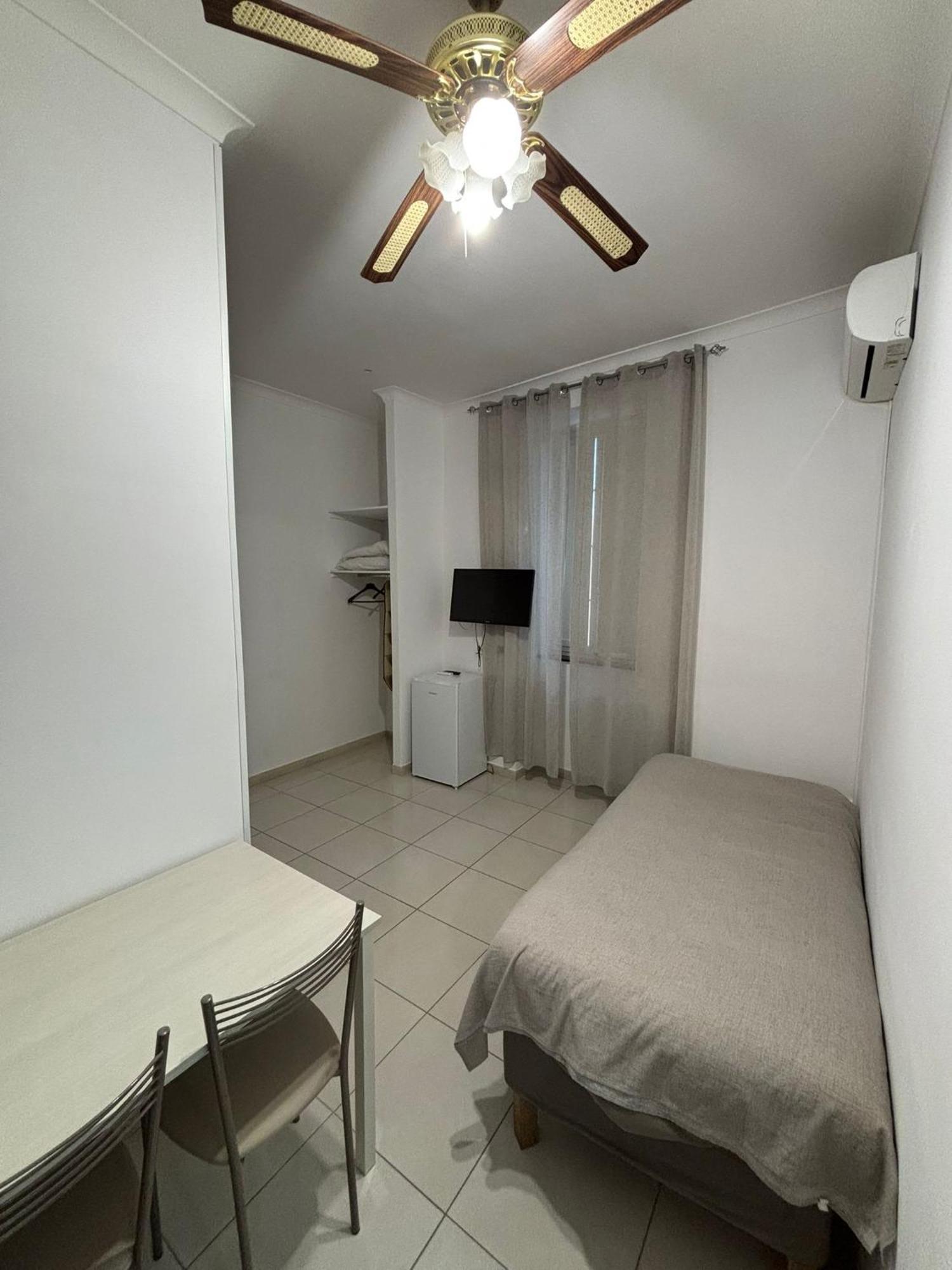 Home To Fly Naples Room photo